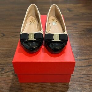 BRAND NEW Ferragamo Varina Ballet Flat